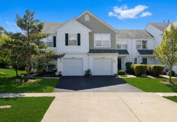 2010 Orchard Lane, Carpentersville, IL 60110
