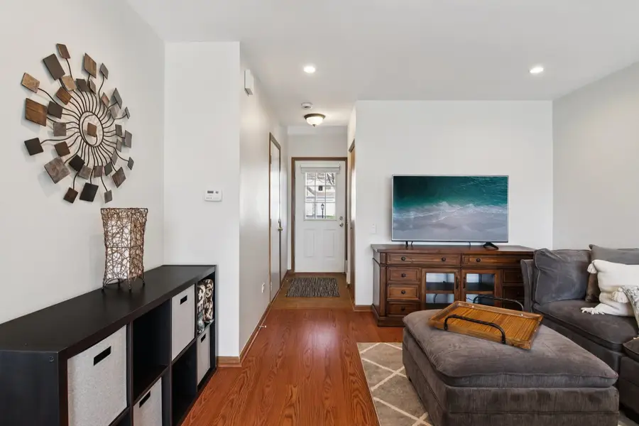 25 N Oltendorf Road, Streamwood, IL 60107 - #3