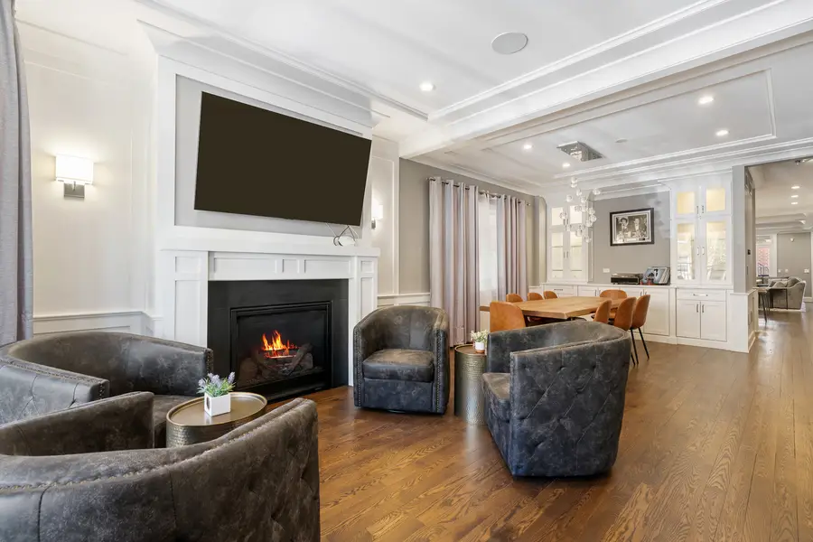 729 W Barry Avenue #1, Chicago, IL 60657 - #2