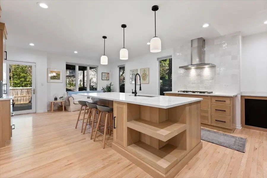 2646 Eastwood Avenue, Evanston, IL 60201 - #3