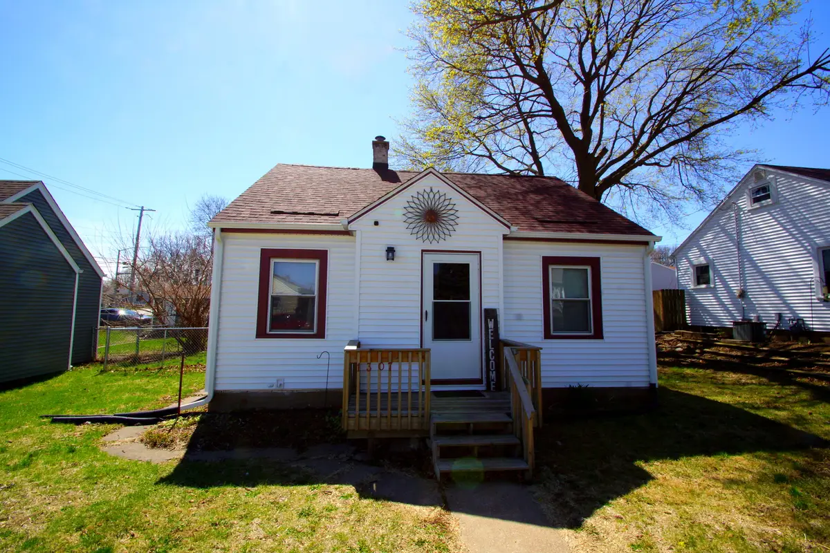 1307 W 36th Street, Davenport, IA 52806 - #1