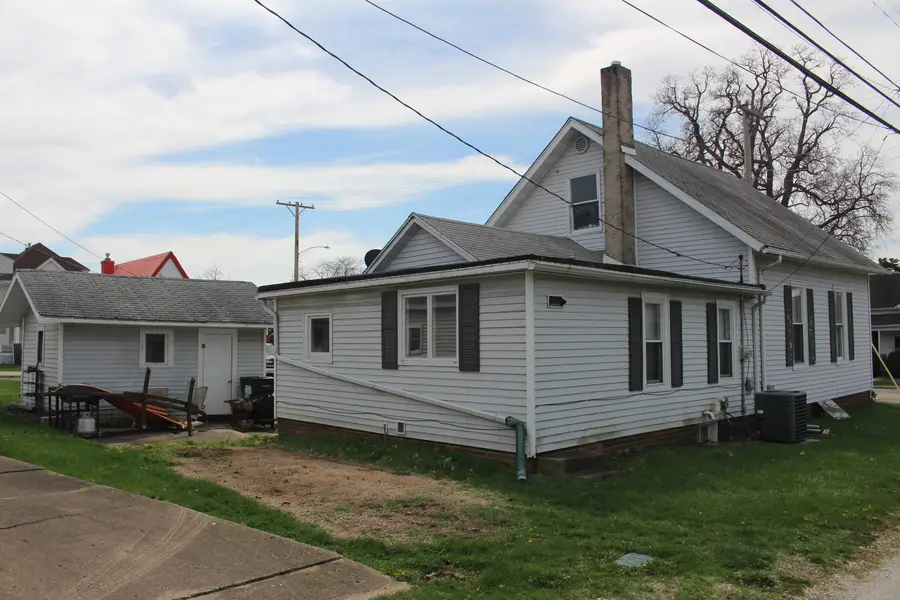 216 S Grant Street, Clinton, IL 61727 - #3