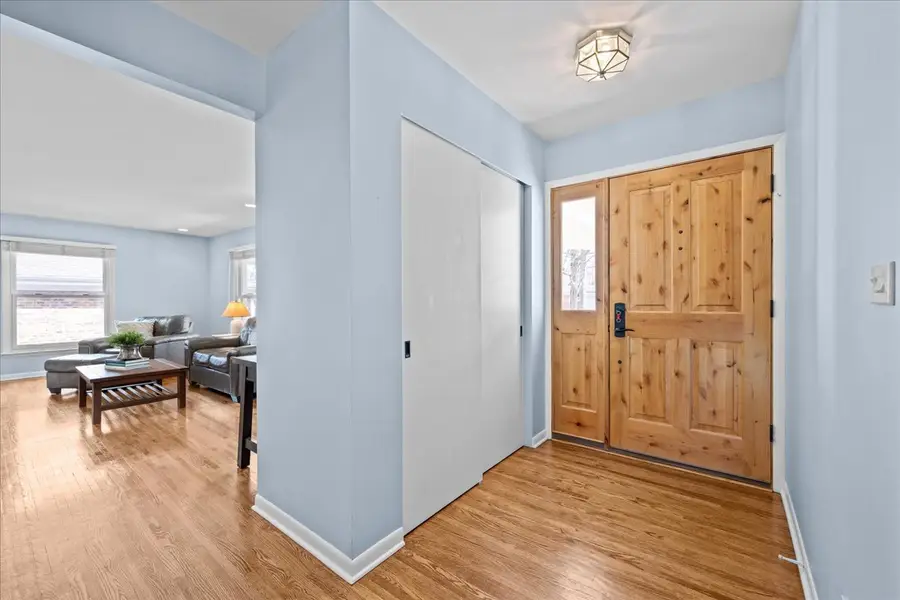 230 W Center Avenue, Lake Bluff, IL 60044 - #3