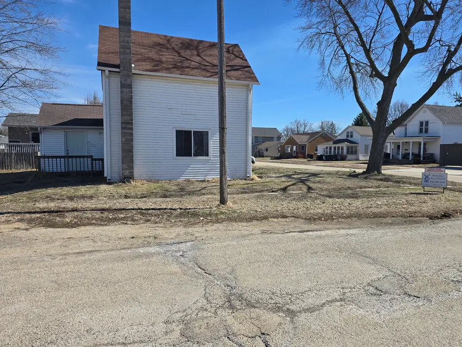 1003 15th Avenue, Fulton, IL 61252 - #2