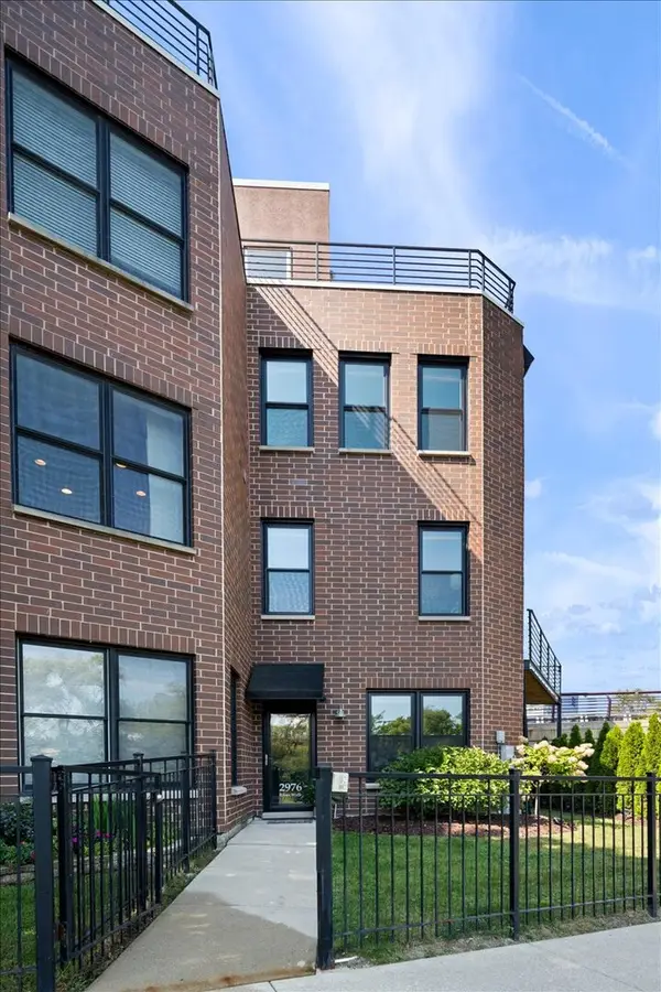 2976 N Riverwalk Drive #70, Chicago, IL 60618