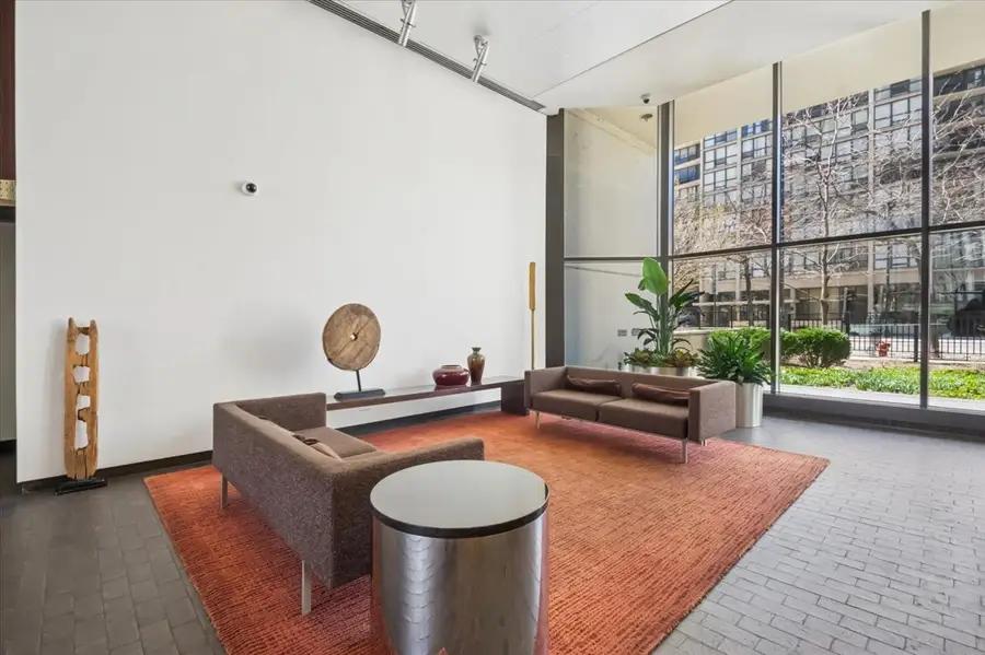 1560 N Sandburg Terrace #2207J, Chicago, IL 60610 - #2