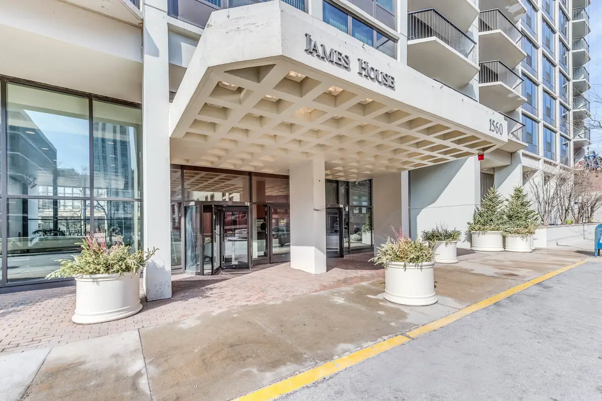 1560 N Sandburg Terrace N #4009J, Chicago, IL 60610 - #1