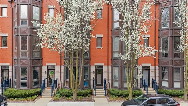 449 N Clinton Street, Chicago, IL 60654