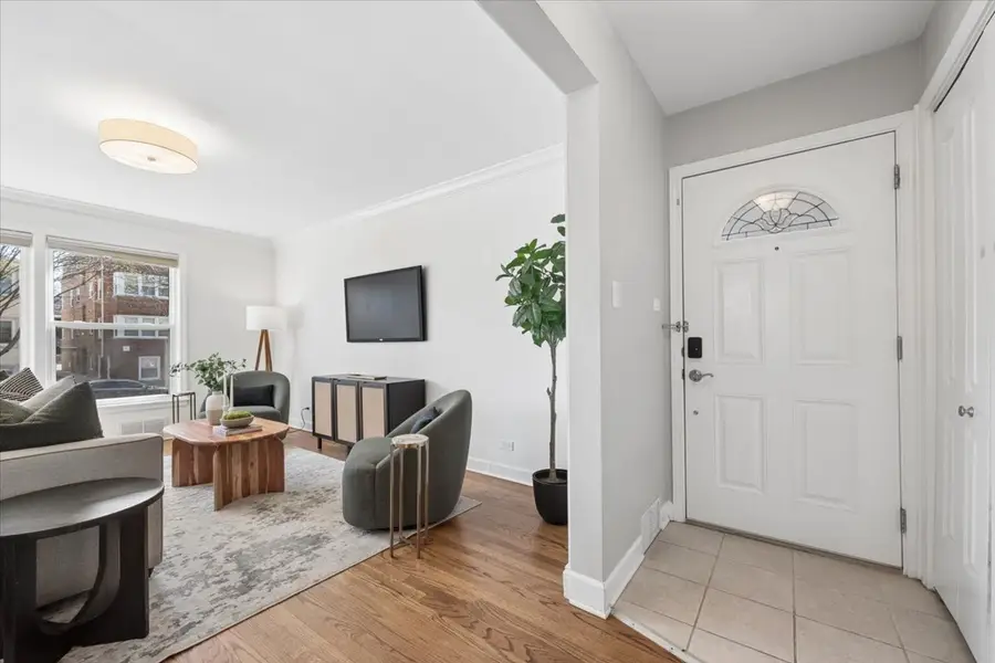 2710 W Berwyn Avenue, Chicago, IL 60625 - #3