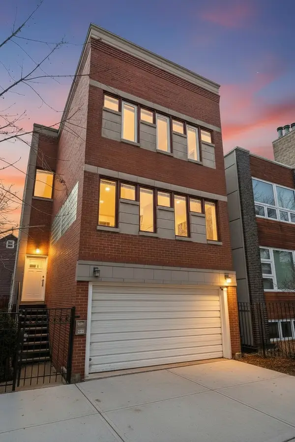 1527 W Pearson Street, Chicago, IL 60642