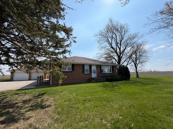 15266 Leroy Road, Farmer City, IL 61842