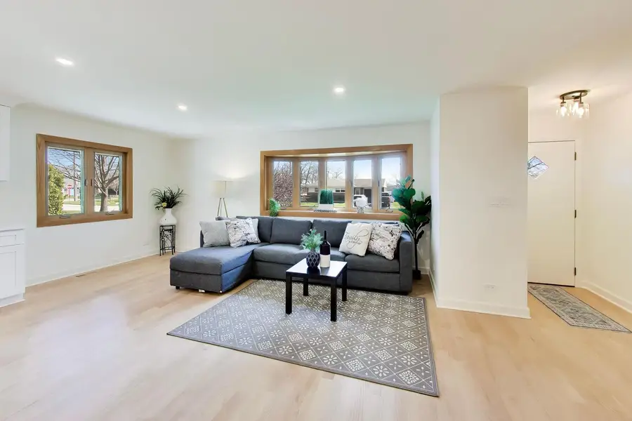 656 Jon Lane, Des Plaines, IL 60016 - #3