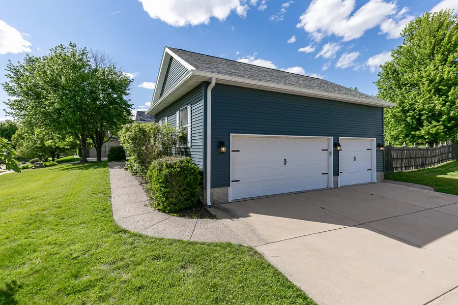 1099 Fox Hollow Lane, Le Claire, IA 52753 - #3
