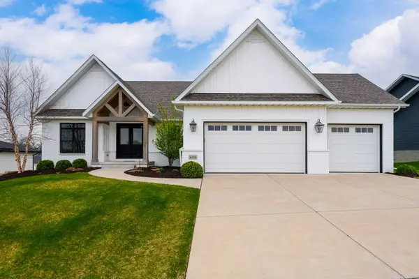 4716 Paddington Circle, Bettendorf, IA 52722