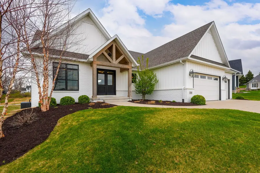 4716 Paddington Circle, Bettendorf, IA 52722 - #2