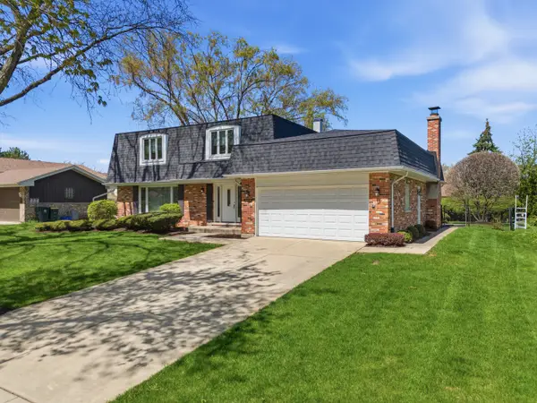 18W276 Holly Avenue, Darien, IL 60561