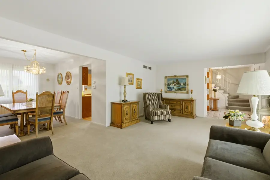 18W276 Holly Avenue, Darien, IL 60561 - #3