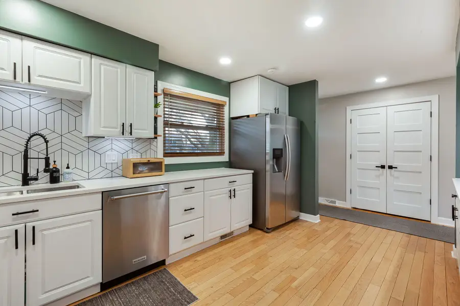 920 W Firestone Drive, Hoffman Estates, IL 60192 - #3