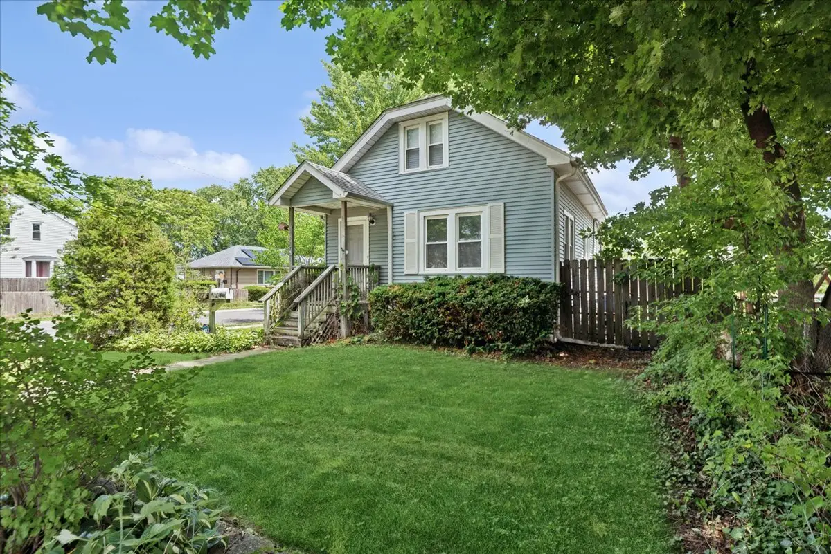 427 S Elmwood Avenue, Waukegan, IL 60085 - #1
