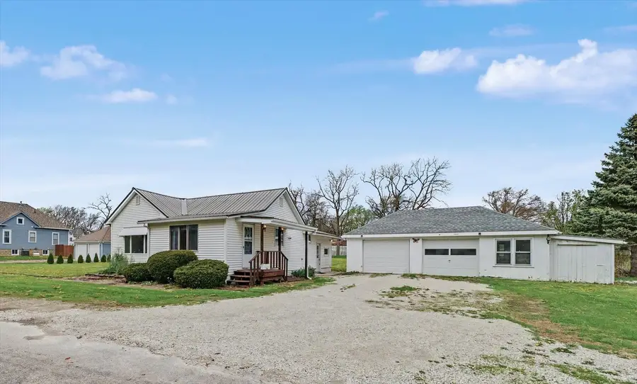 21 E Linn Street, Piper City, IL 60959 - #2