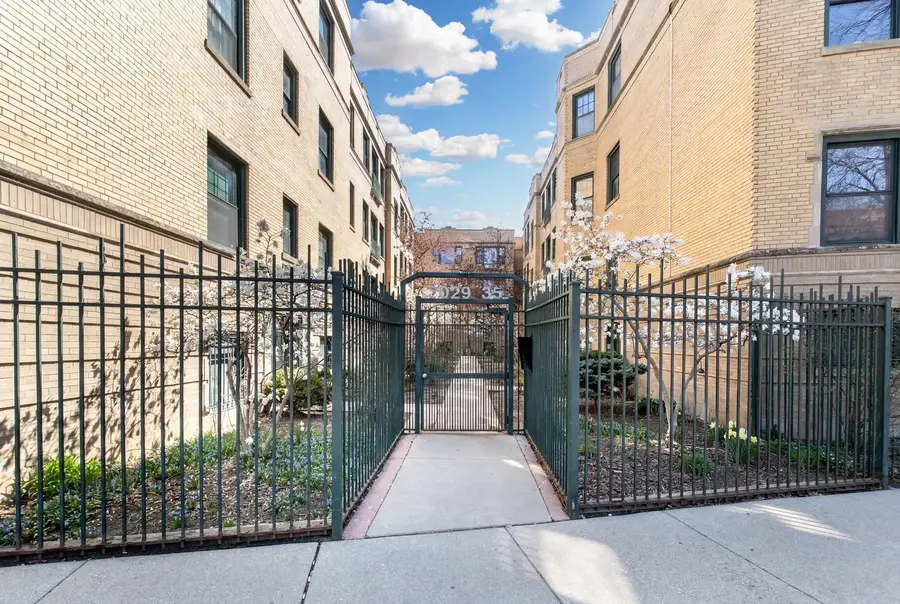 7033 N Sheridan Road #2N, Chicago, IL 60626 - #2