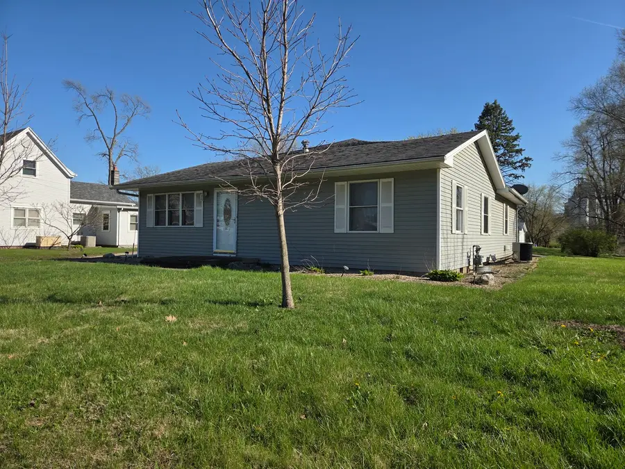 201 E Cleveland Street, Heyworth, IL 61745 - #2