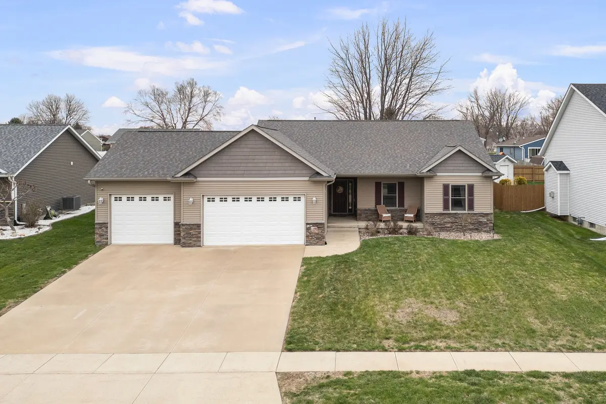 510 Pinehurst Drive, Eldridge, IA 52748 - #1