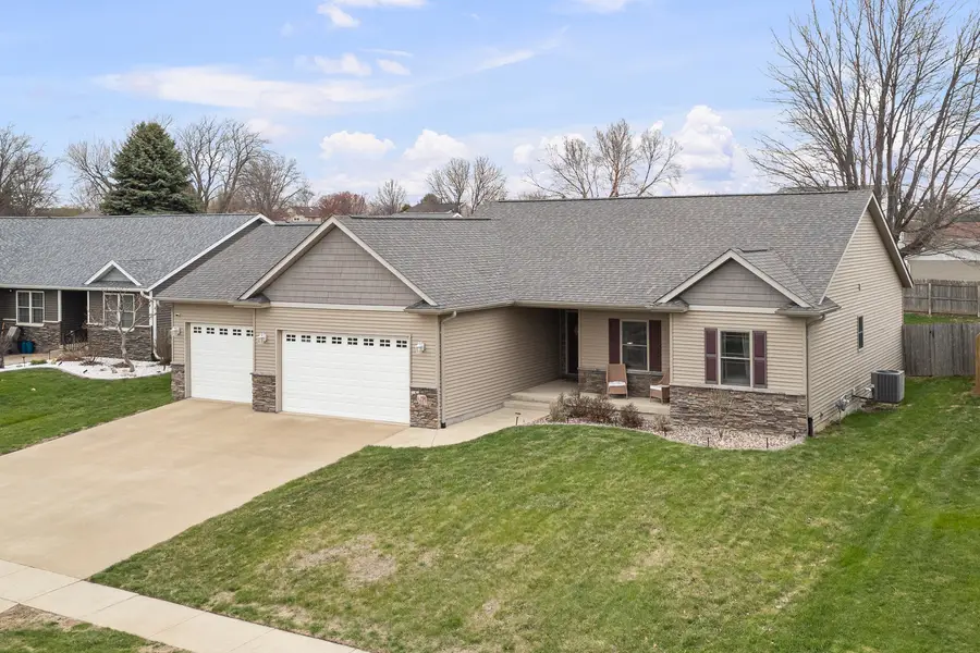 510 Pinehurst Drive, Eldridge, IA 52748 - #2