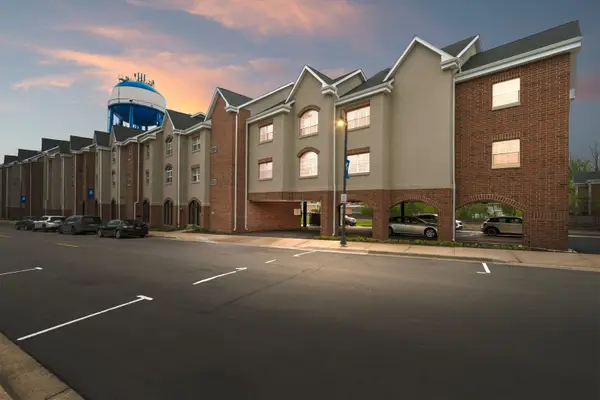 245 Burlington Avenue #311, Clarendon Hills, IL 60514