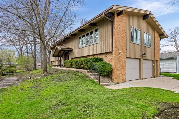 2374 N Westwood Lane, Palatine, IL 60074