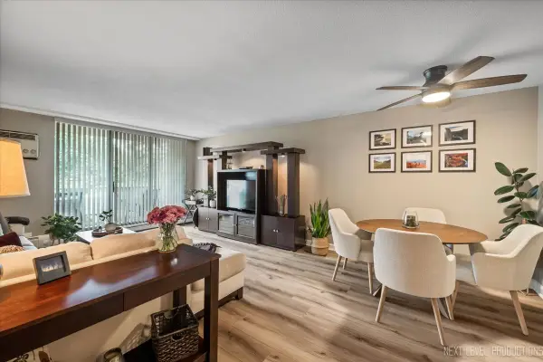 2222 S Stewart Avenue #1C, Lombard, IL 60148