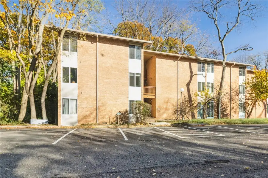 5817 Oakwood Drive #E, Lisle, IL 60532 - #2