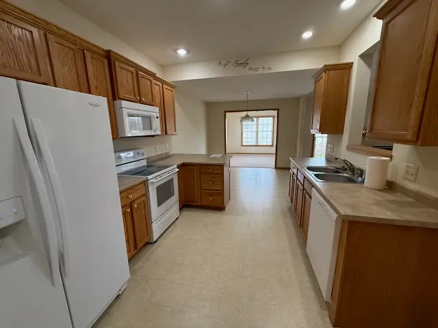 34 Madison Circle, Davenport, IA 52806 - #3