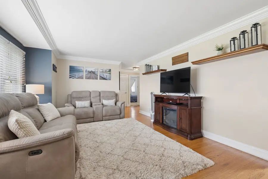 809 E Division Street, Lockport, IL 60441 - #3