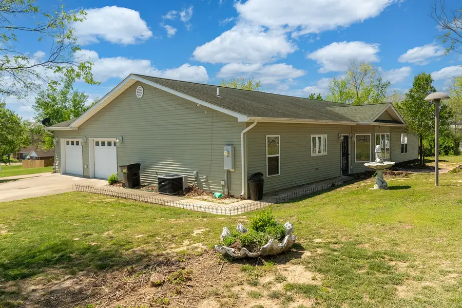 10 Peachtree Place, Harrisburg, IL 62946 - #3