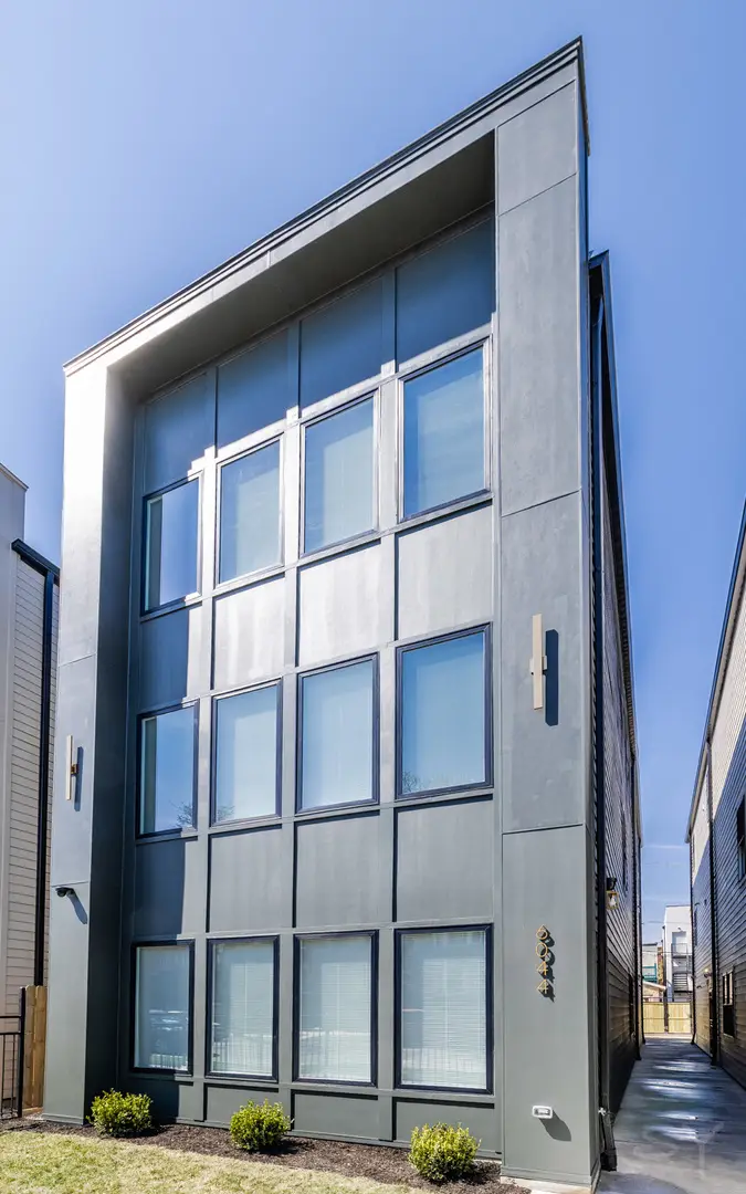 6044 S Eberhart Avenue, Chicago, IL 60637 - #1