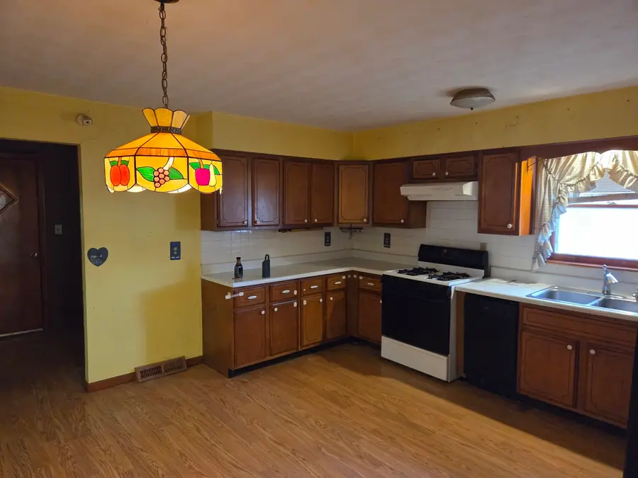 404 Sunset Drive, Heyworth, IL 61745 - #3