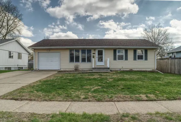 1709 Middle Road, Camanche, IA 52730