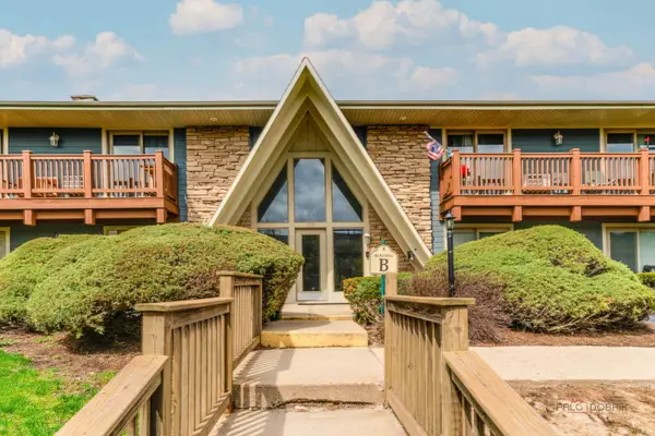 300 Opatrny Drive #224, Fox River Grove, IL 60021