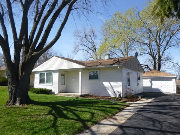 30 Aspen Lane, Carpentersville, IL 60110