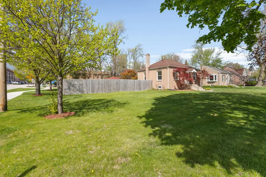 132 Hiawatha Drive, Clarendon Hills, IL 60514 - #2