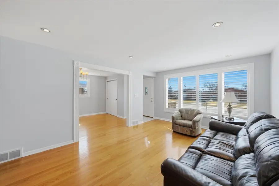 8215 Austin Avenue, Burbank, IL 60459 - #3