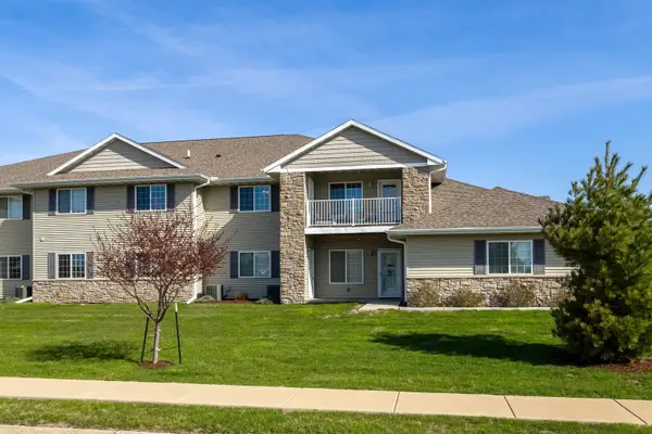 400 E Franklin Street #204, Eldridge, IA 52748