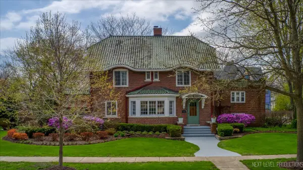 846 W Downer Place, Aurora, IL 60506