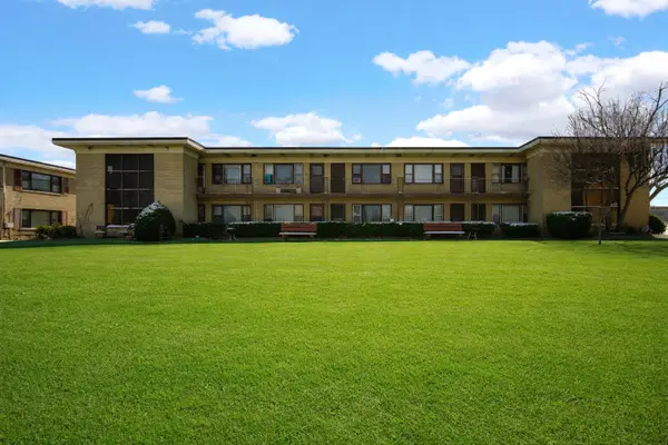 12 King Arthur Court #11, Northlake, IL 60164