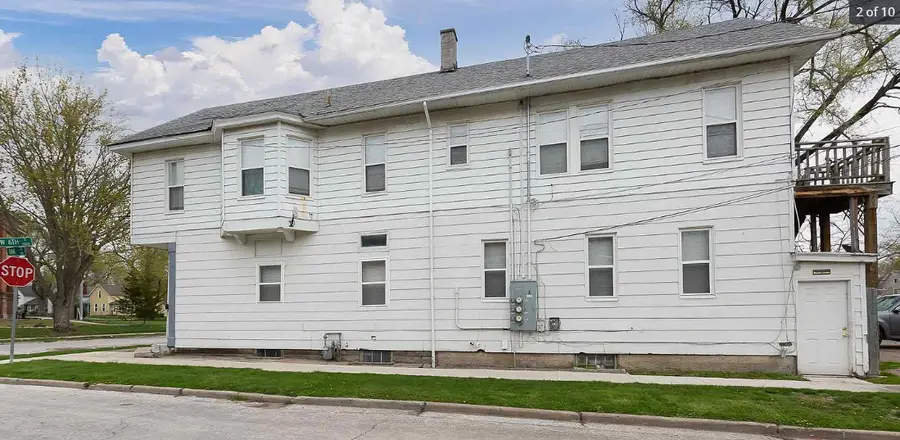 2047 W 6th Street, Davenport, IA 52802 - #2