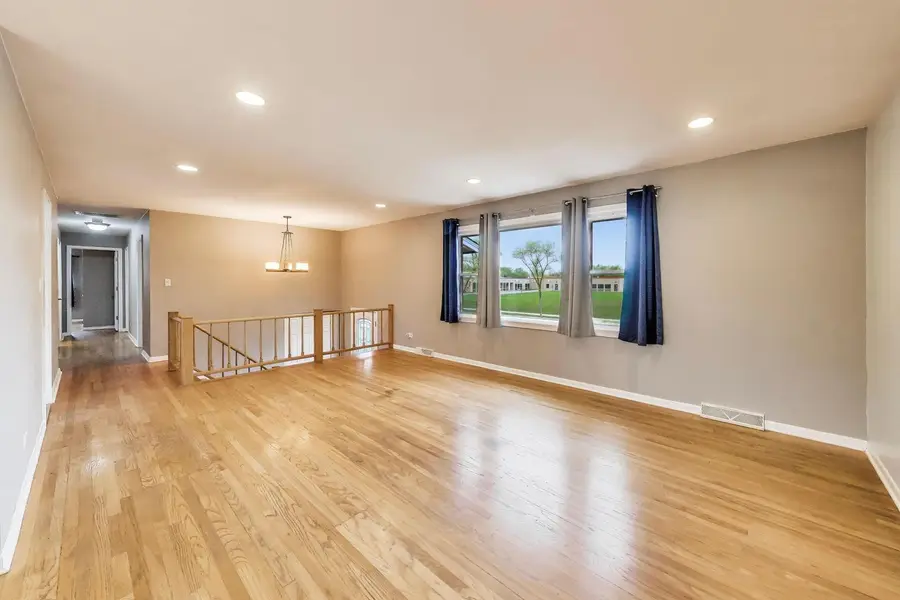 1061 E Sayles Drive, Palatine, IL 60074 - #3