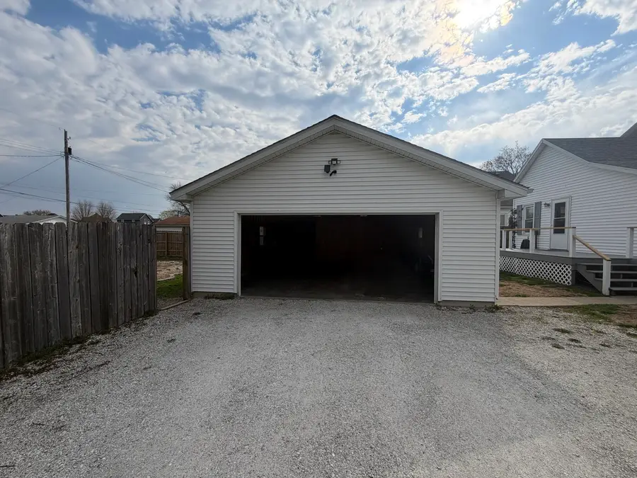 430 W Washington Street, Hoopeston, IL 60942 - #2