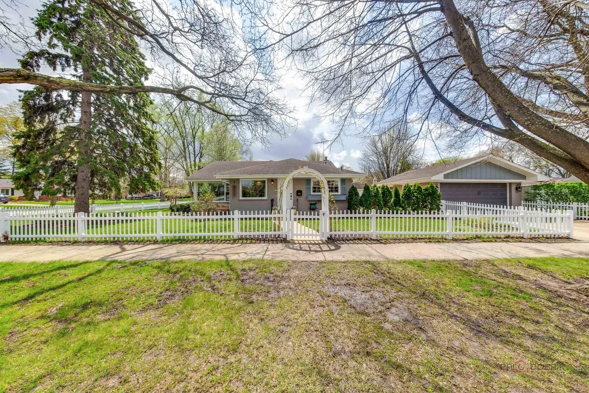 2115 E Miner Street, Arlington Heights, IL 60004 - #1