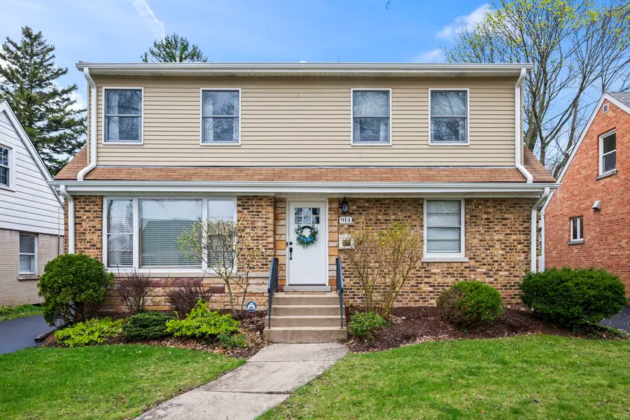 914 N Kennicott Avenue, Arlington Heights, IL 60004 - #2